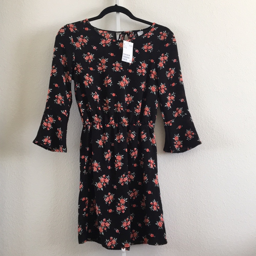 DIVIDED - H&M Floral Dress 🌹